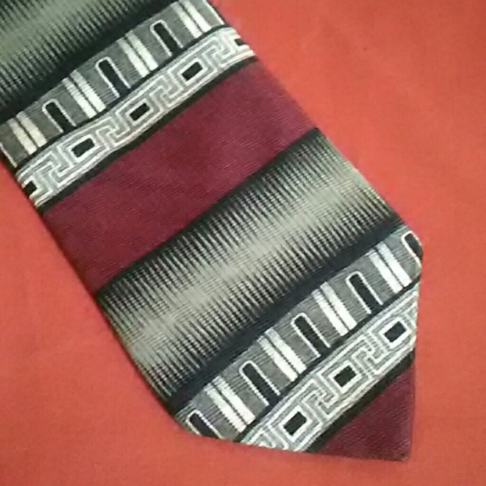 EUC Vintage Chez Roffe Silk Tie